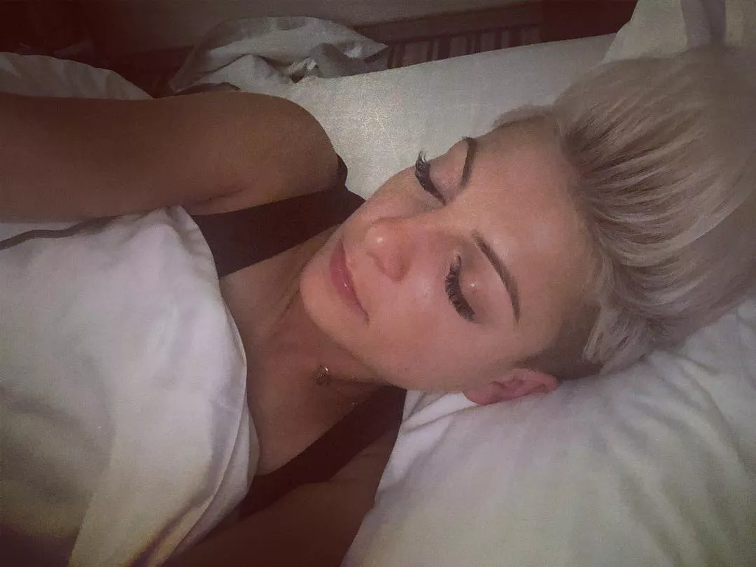 Magda Narożna kusi w czerwonej bieliźnie. To najbardziej gorąca publikacja ostatnich miesięcy!